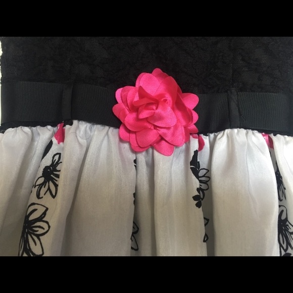 Girls dress - Picture 2 of 5